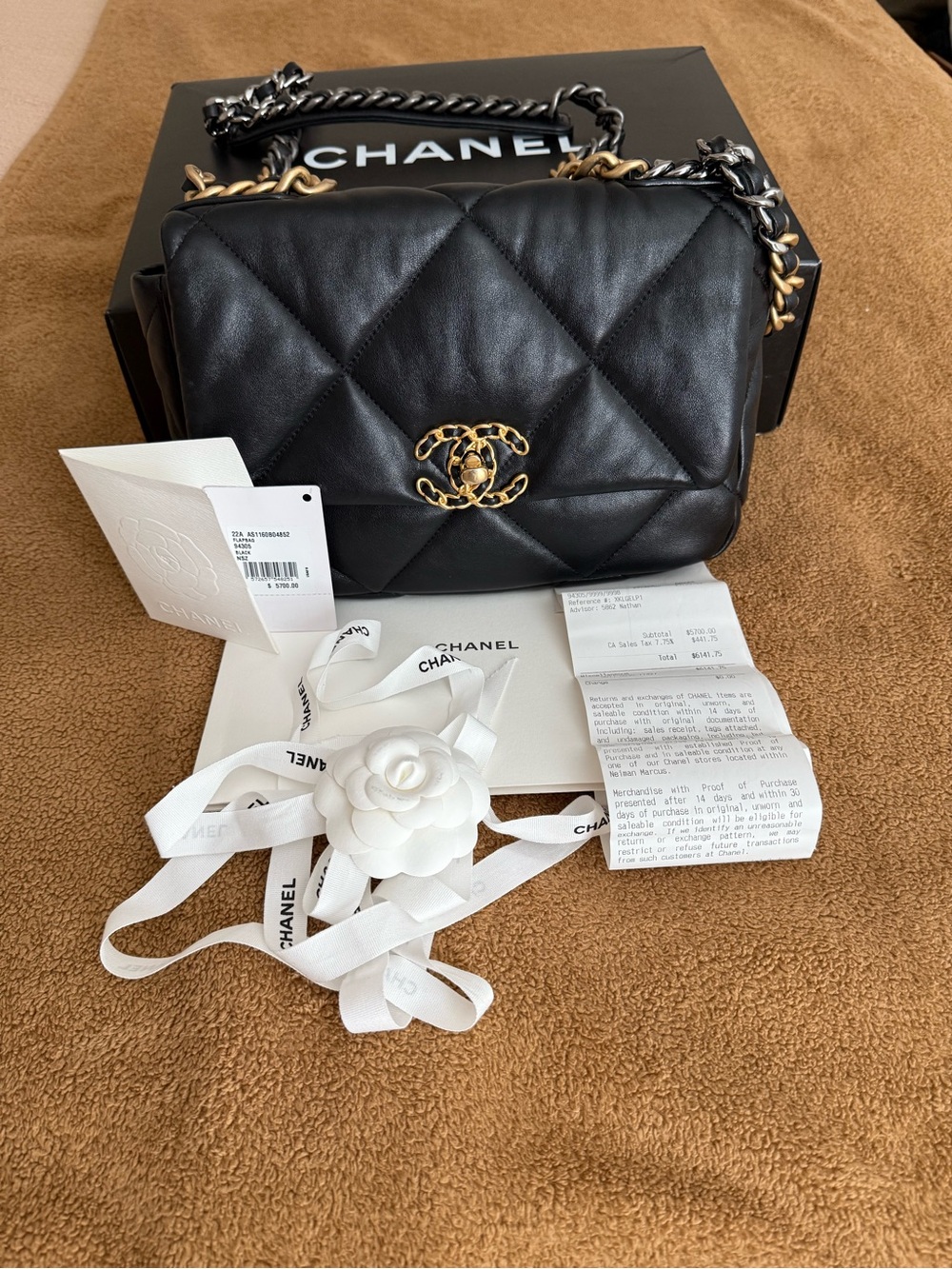 CHANEL medium 19 micro chipped goatskin Quilted Shoulder Bag in Black full set